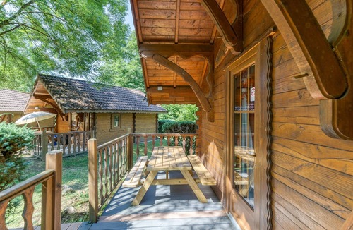 Vaulnaveys-le-Bas Apartment | Apartment 'Chalet Jacinthe' with Mountain View, Wi-Fi and Air Conditioning