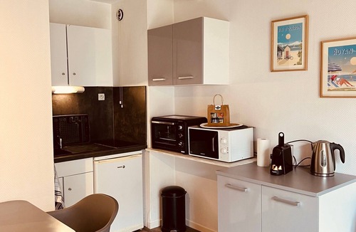La Rochelle Apartment | Apartment 'Chaleureux Et Lumineux Duplex T2' with Balcony