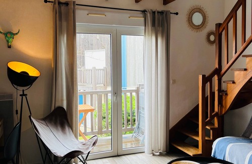 La Rochelle Apartment | Apartment 'Chaleureux Et Lumineux Duplex T2' with Balcony