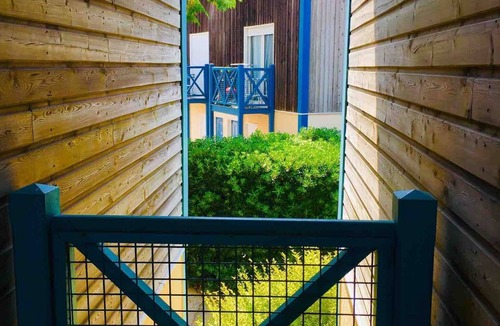 La Rochelle Apartment | Apartment 'Chaleureux Et Lumineux Duplex T2' with Balcony