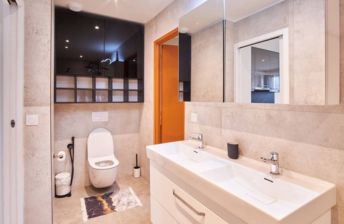 Quartier Exposition-Bajatiere Apartment | Apartment "Chez Flo 39" with Balcony & Wi-Fi