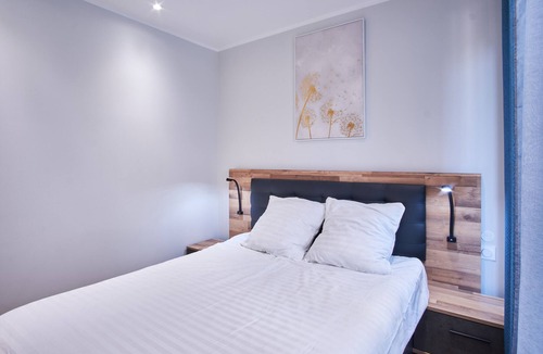 Quartier Exposition-Bajatiere Apartment | Apartment "Chez Flo 39" with Balcony & Wi-Fi