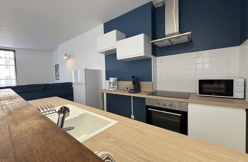 Bourges Apartment | Apartment-City-Ensuite with Bath-City view