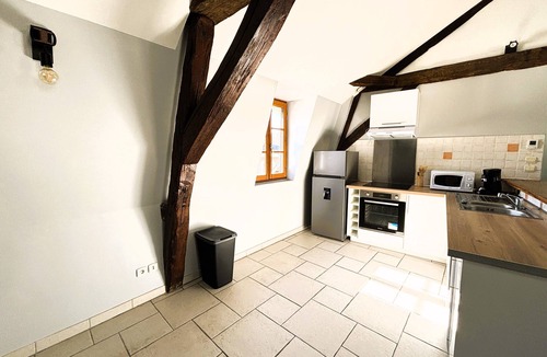 Bourges Apartment | Apartment-City-Ensuite with Bath-City view