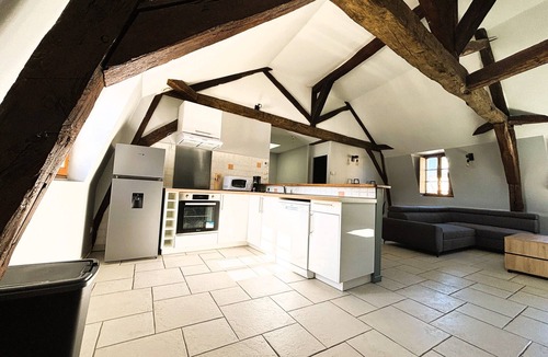 Bourges Apartment | Apartment-City-Ensuite with Bath-City view
