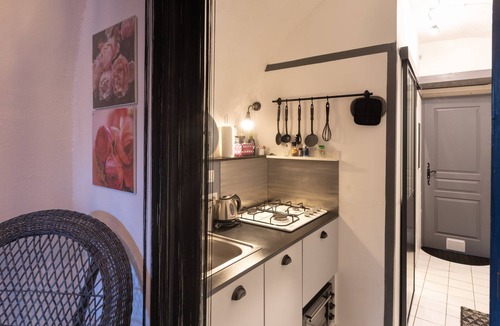 Lanas Apartment | Apartment 'Cocoon - Bord Ardèche' with Private Terrace and Wi-Fi