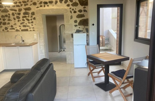 Espaly-Saint-Marcel Apartment | Apartment “Du Puy En Velay à Compostelle” with Shared Pool, Private Garden and Wi-Fi
