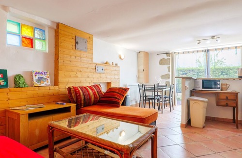 Aubenas Apartment | Apartment 'De Charme En Ardèche' with Private Garden and Wi-Fi