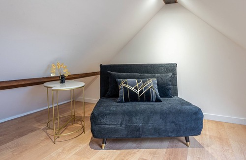 Saint-Quentin Apartment | Apartment-Deluxe-Ensuite with Shower-Street View