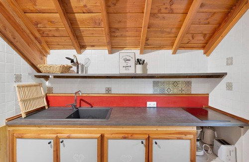 Vaulnaveys-le-Bas RV Rental | Apartment "Edelweiss" with mountain view, Wi-Fi and air conditioning