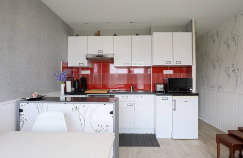 Plerin Apartment | Apartment 'En Front De Mer' with Sea View, Private Terrace and Wi-Fi