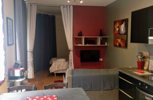 Eaux-Bonnes Apartment | Apartment-Ensuite with Shower-Coquelicot