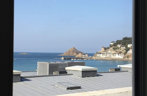 Pleneuf-Val-Andre Apartment | APARTMENT Facing the SEA (Box, wifi, CANAL +, Apple TV)