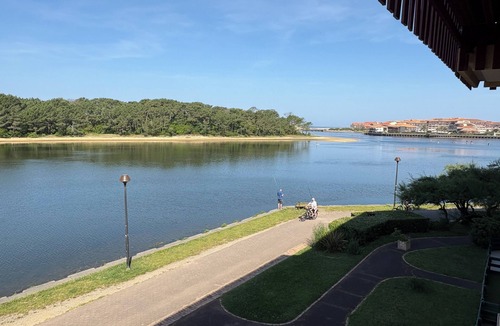Soustons Apartment | Apartment facing the marine lake a 1. 5 km from the ocean FR5KKC83