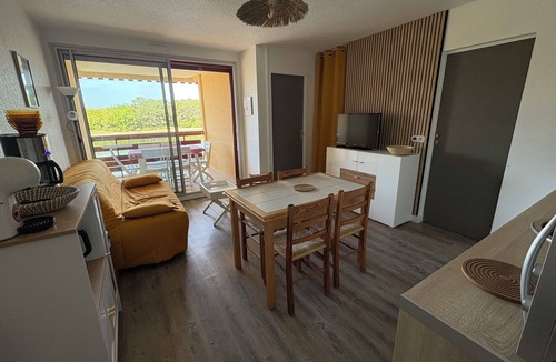 Soustons Apartment | Apartment facing the marine lake a 1. 5 km from the ocean FR5KKC83