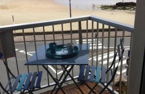 Erquy Apartment | Apartment feet in the water in Erquy breathtaking sea views!