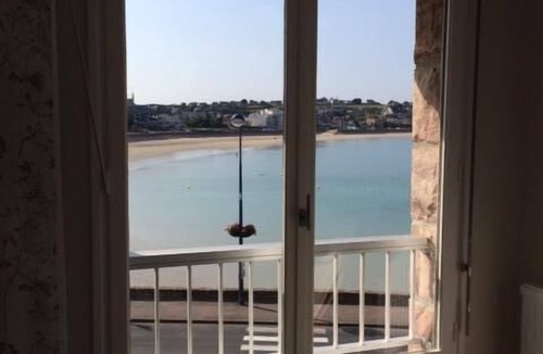 Erquy Apartment | Apartment feet in the water in Erquy breathtaking sea views!