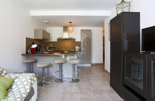 Etables-sur-Mer Apartment | Apartment 'Appartement Accès Privé Plage' with Private Terrace