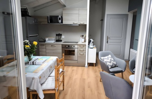 Saint-Pee-sur-Nivelle Apartment | Apartment 'Gîte Peyo Saint-Pée-sur-Nivelle' with Mountain View, Shared Garden and Wi-Fi