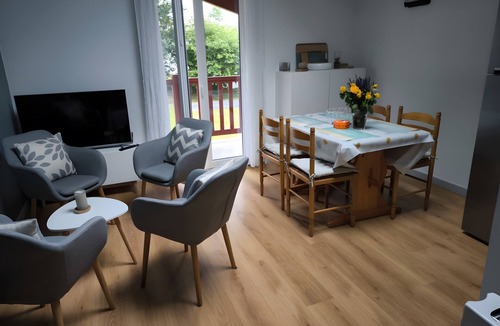 Saint-Pee-sur-Nivelle Apartment | Apartment 'Gîte Peyo Saint-Pée-sur-Nivelle' with Mountain View, Shared Garden and Wi-Fi