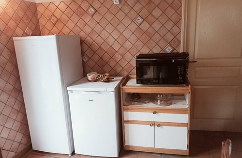 Bugarach Apartment | Apartment 'Gîte Gaia' with Mountain View, Private Terrace and Wi-Fi