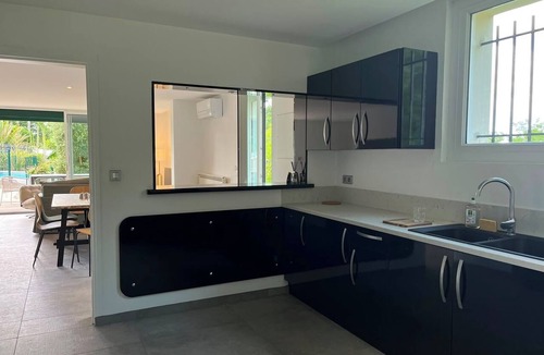 Briscous Apartment | Apartment in a Basque-style house, with a tree-lined garden, pool, hot tub, and ocean views; ideal for 6 people.