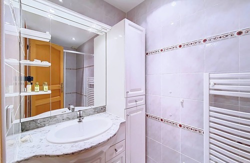 Villard-de-Lans Apartment | Apartment in a private home, parking, private garden. Pets allowed