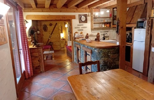 Chamrousse Apartment | Apartment in resort center chalet