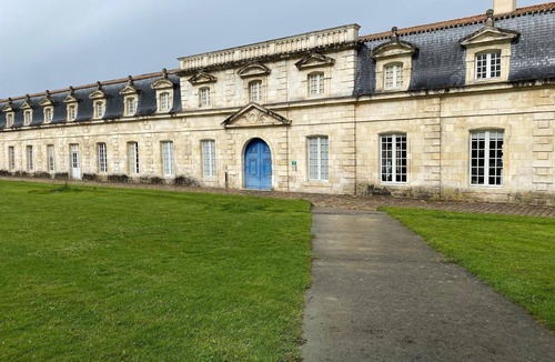 Rochefort Apartment | Apartment in Rochefort with Garden and Terrace