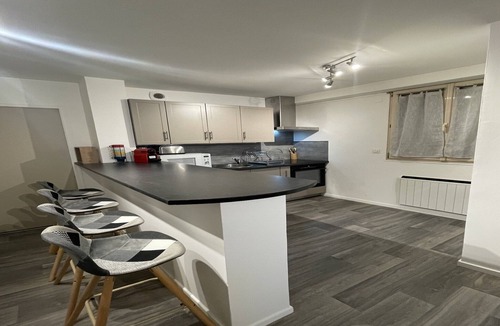 Yvre-l'Eveque Apartment | Apartment in Yvré-l’Évêque near Le Mans Circuit