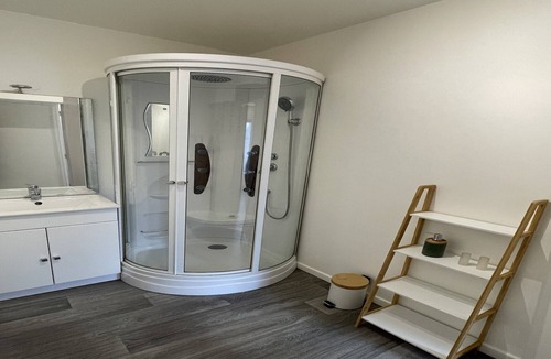 Yvre-l'Eveque Apartment | Apartment in Yvré-l’Évêque near Le Mans Circuit