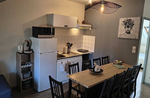 Yvre-l'Eveque Apartment | Apartment la cabane perchée sleeps 9
