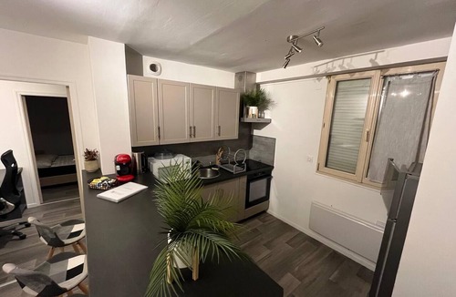 Yvre-l'Eveque Apartment | Apartment le Bugatti 4 persons wifi