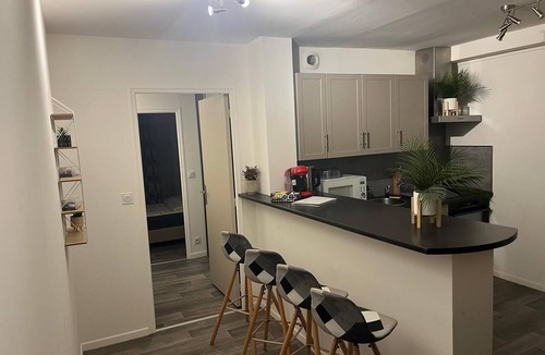 Yvre-l'Eveque Apartment | Apartment le Bugatti 4 persons wifi