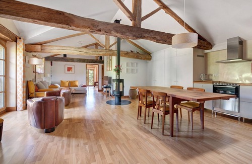 Marssac-sur-Tarn Apartment | Apartment “Le Loft Du Chant Du Buc” with Shared Pool, Garden, and Wi-Fi