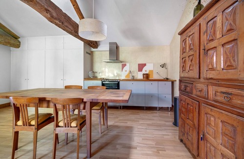 Marssac-sur-Tarn Apartment | Apartment “Le Loft Du Chant Du Buc” with Shared Pool, Garden, and Wi-Fi