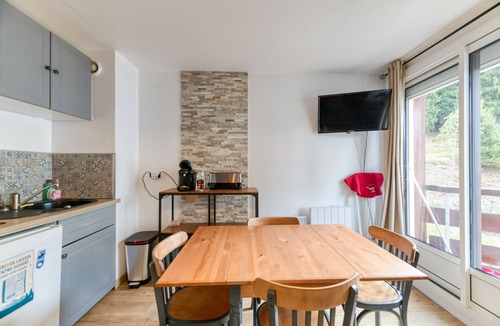 Prapoutel Apartment | Apartment 'Le May'hé - Studio Cabin and Balcony' with Mountain View and Balcony