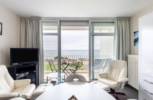 Quiberon Apartment | Apartment Les Trois Iles-9 by Interhome