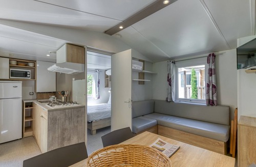 Vaulnaveys-le-Bas RV Rental | Apartment 'Lodge 87 No.46' with Mountain View, Wi-Fi and Air Conditioning