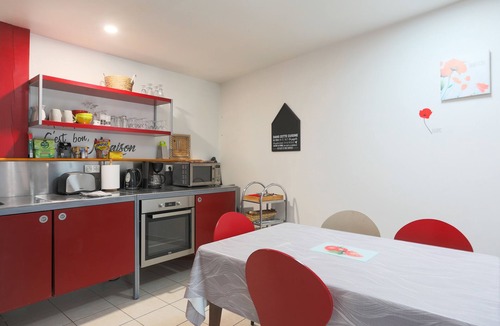 Hillion Apartment | Apartment 'Logement Coquelicot - 6 Personnes' with Private Terrace and Wi-Fi