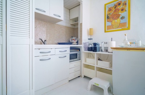 Elne Apartment | Apartment 'Logis Helena' with Wi-Fi