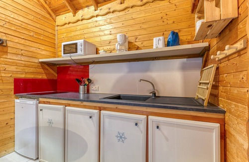 Vaulnaveys-le-Bas Apartment | Apartment 'Narcisse' with Mountain View, Wi-Fi and Air Conditioning