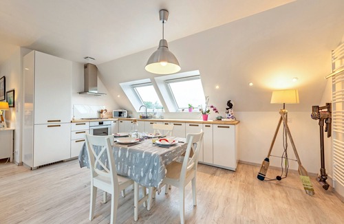 Plougasnou Apartment | Apartment 'Plougasnou Proche Mer' with Wi-Fi