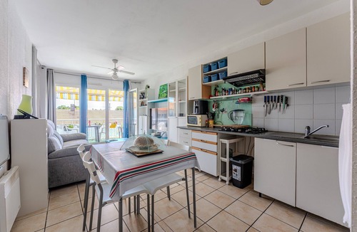 Parentis-en-Born Apartment | Apartment 'Proche Plage Parentis' with Private Terrace and Wi-Fi