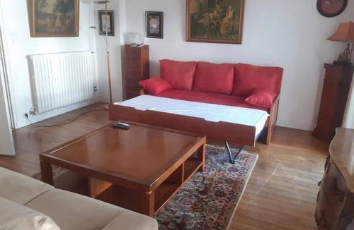 Saint-Jean-de-Luz City Center Apartment | Apartment 'Saint Jean De Luz Avec Pkg' with Mountain View, Private Terrace and Wi-Fi