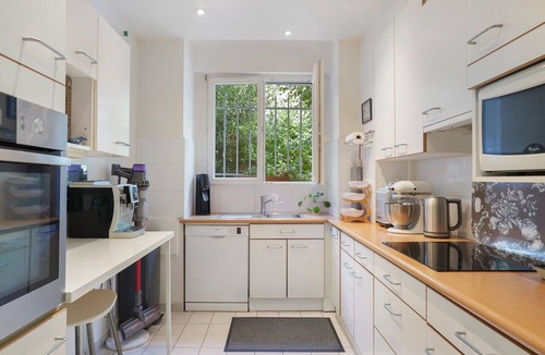 Saint-Cloud Apartment | Apartment 'Sur Jardin Clos' with Private Terrace, Private Garden and Wi-Fi