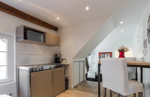 Beaune City Centre Apartment | Apartment T1 Beaune Full center with parking