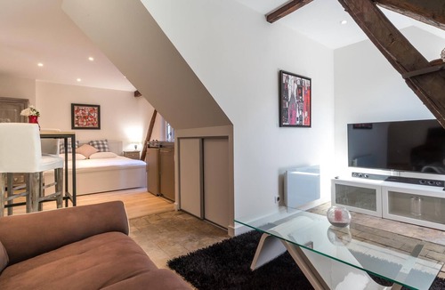 Beaune City Centre Apartment | Apartment T1 Beaune Full center with parking