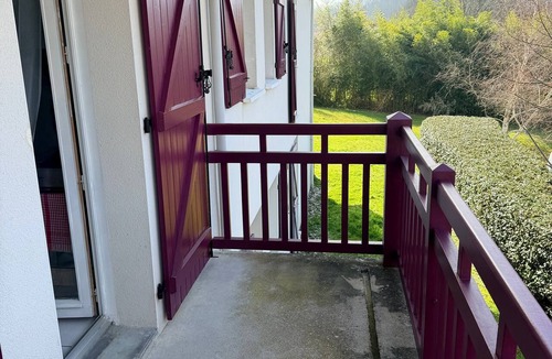 Salies-de-Bearn Apartment | Apartment "T2 Les Mimosas" with Balcony