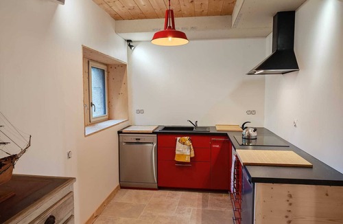 Plouhinec House | Apartment 'Tetris Et Tampa' with Private Terrace, Shared Garden and Wi-Fi